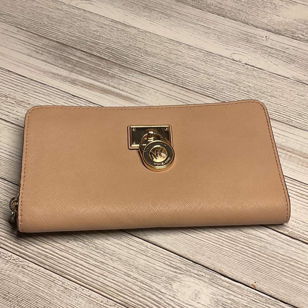 Michael Kors Hamilton Traveler Beige Leather Zip Around Wallet